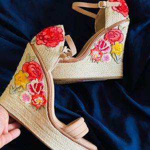 Floral Jessica Simpson’s wedges Size 9